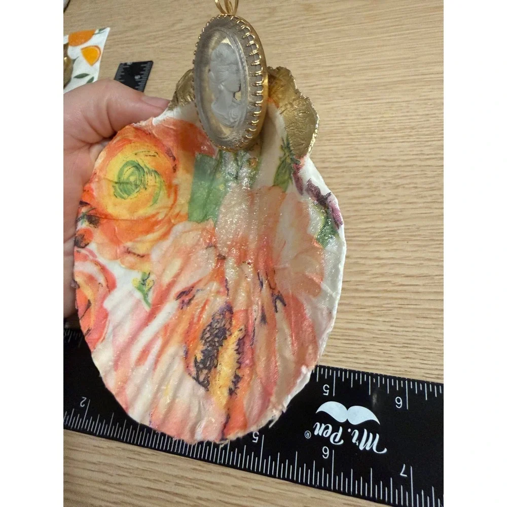 Handmade‎ Decoupage Scallop Shell Trinket Tray Cameo Gold Tone Accent 4.5